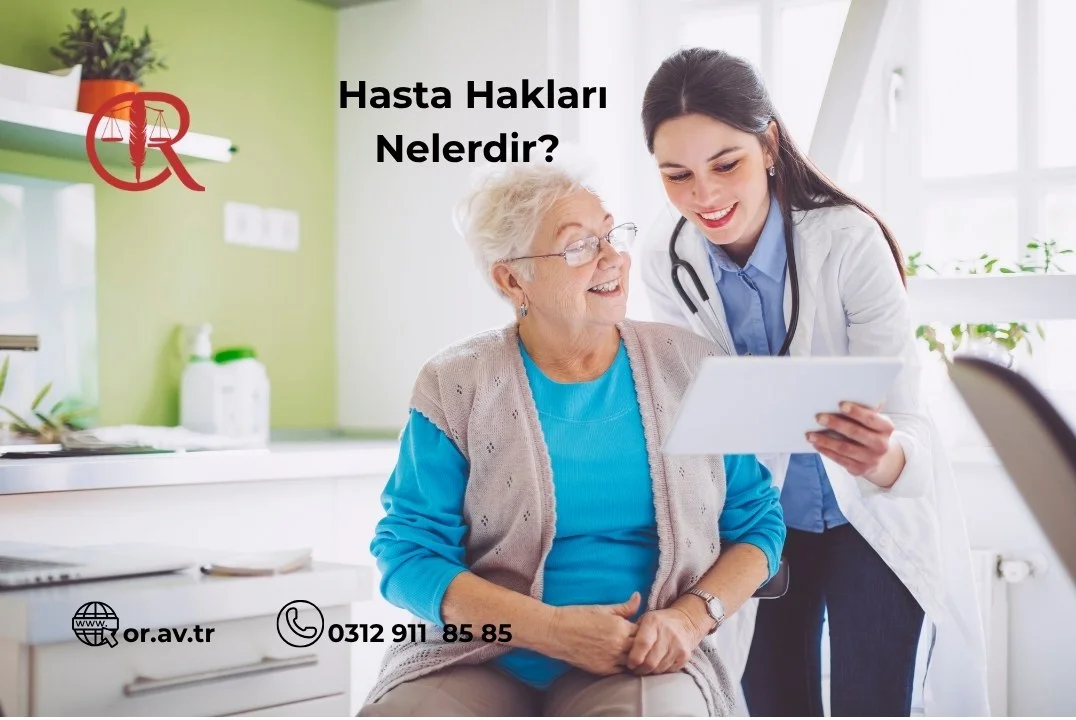 Hasta hakları başlığı ve yaşlı hastasına bilgi veren sağlık çalışanı.