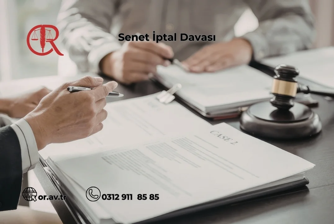 Senet iptal davası başlığı, belge üzerinde görüşen kişilerin elleri ve hâkim tokmağı.